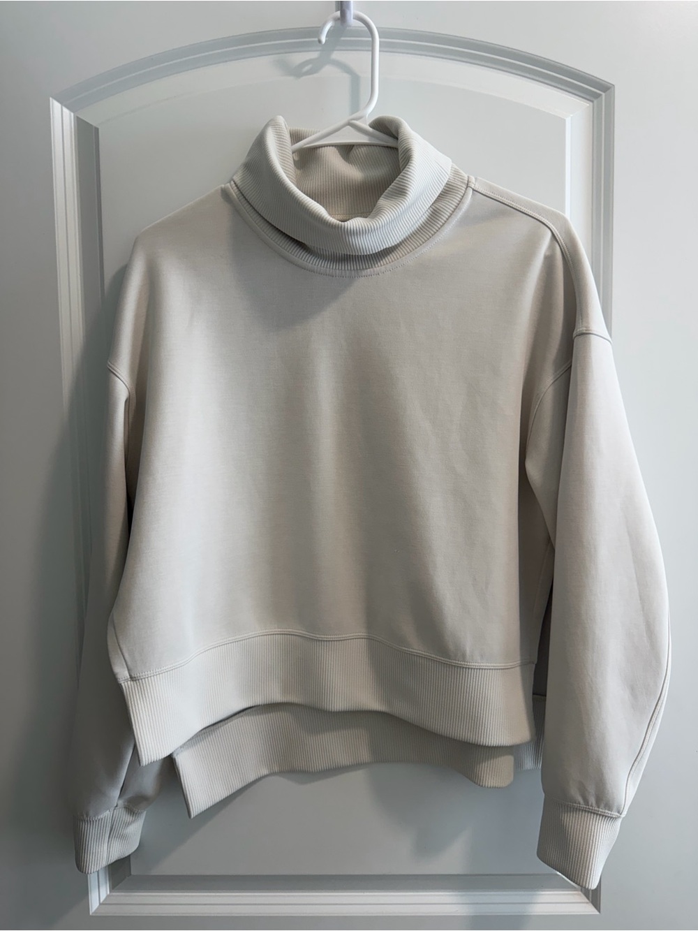 lululemon Softstreme Turtleneck Pullover Size 2 Cream Neutral
